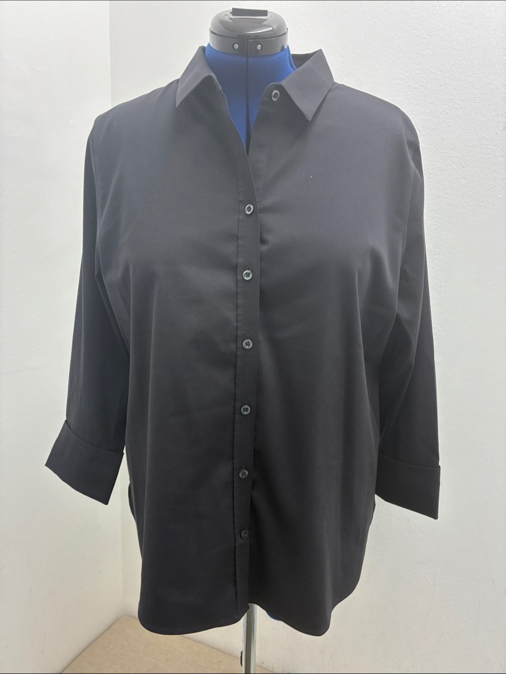 Chico's Black 3/4-Sleeve Button-Down Shirt